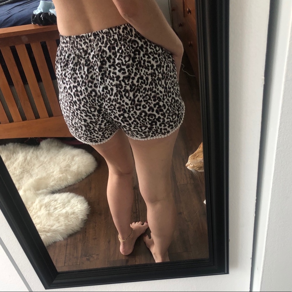 Hollister leopard shorts size xs cheetah comfy!